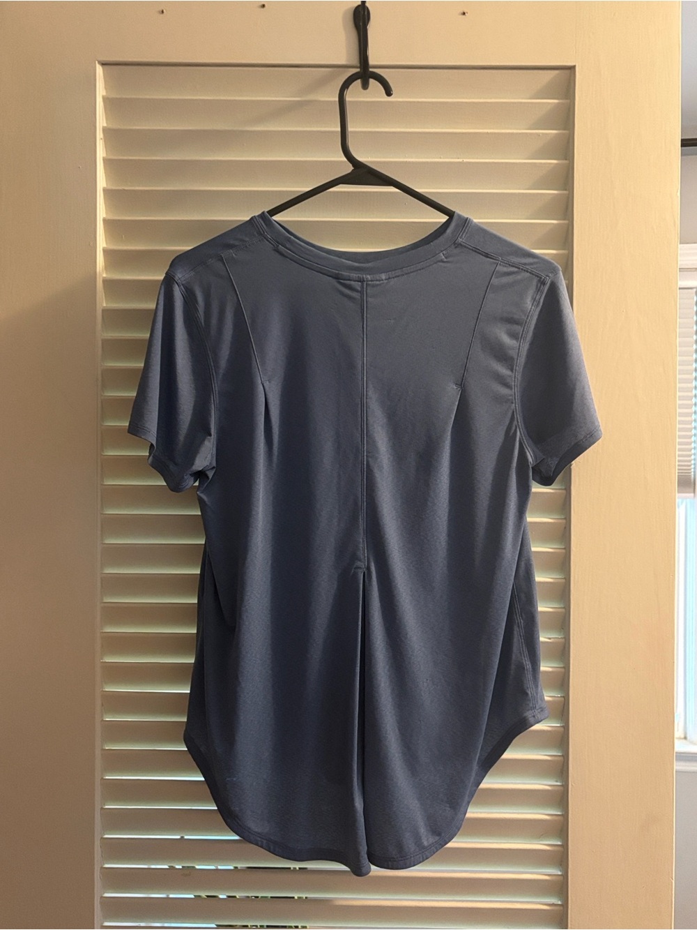 Lululemon lightweight split-back training t-shirt - Picture 2 of 3